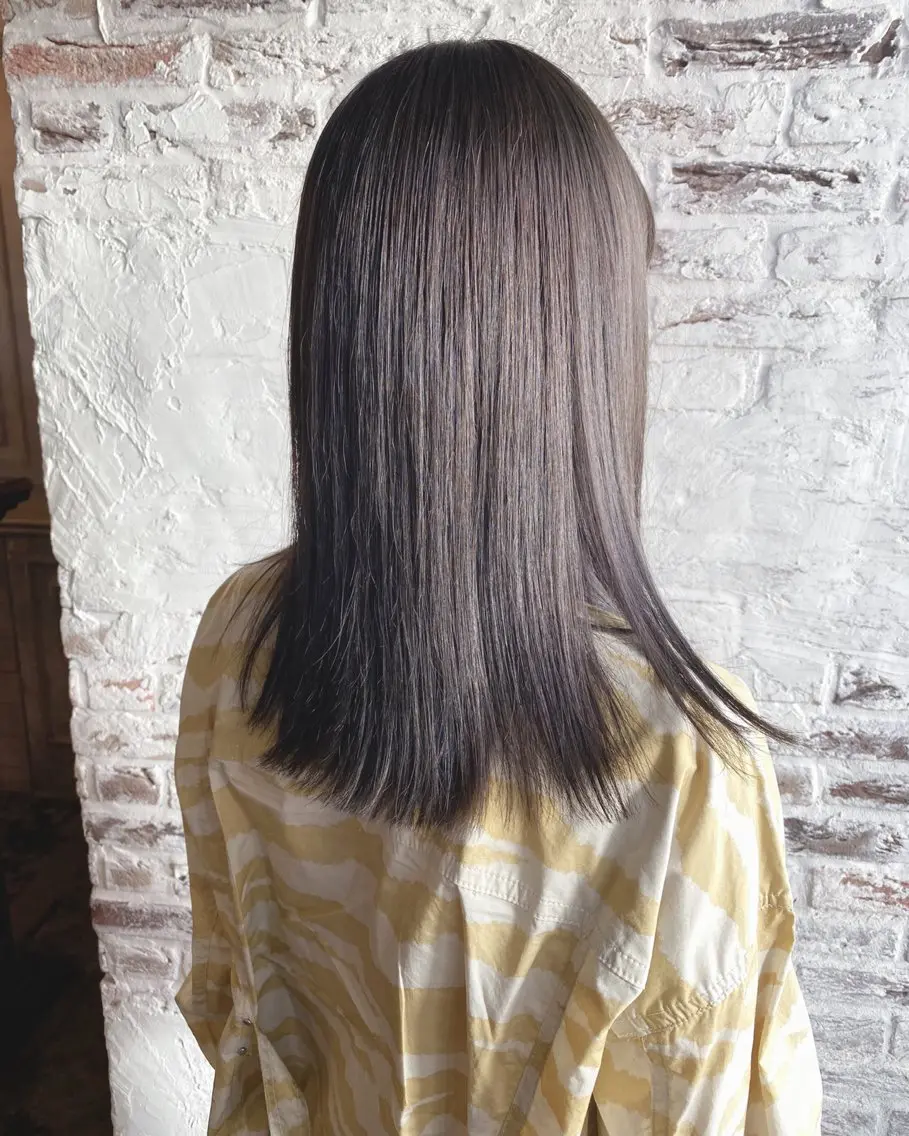 ミディアム カラー conne& ririのヘアスタイル