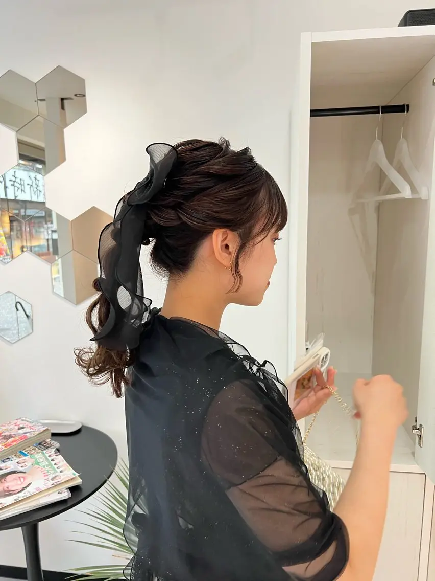 セミロング カラー ヘアアレンジ ポニーテール 「sumi」 AMIのヘアスタイル