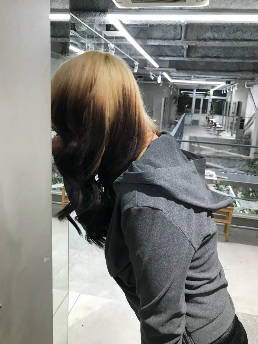 ロング カラー ヘアカラー fev Rionのヘアスタイル