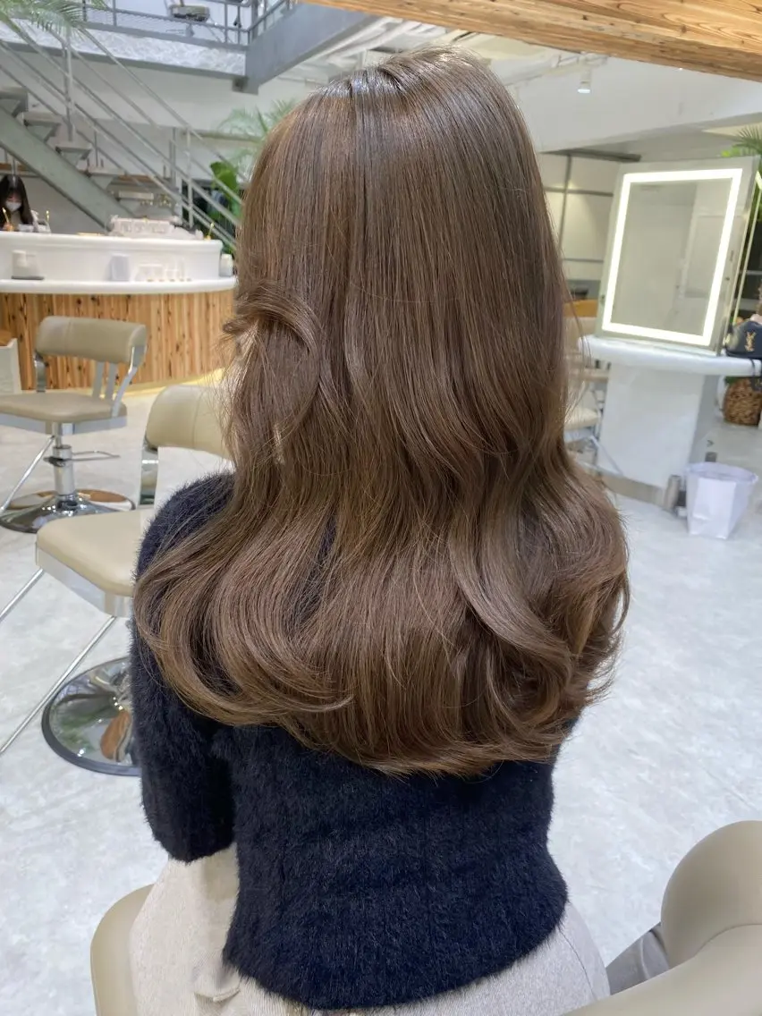 ロング カラー ブリーチ ダブルカラー グレージュ ミルクティーグレージュ ブリーチなしカラー 韓国風レイヤーカット ryotaのヘアスタイル