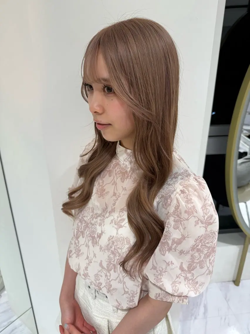 ロング カラー ブリーチ ヘアカラー ともか 名駅🧚‍♂️💫のヘアスタイル