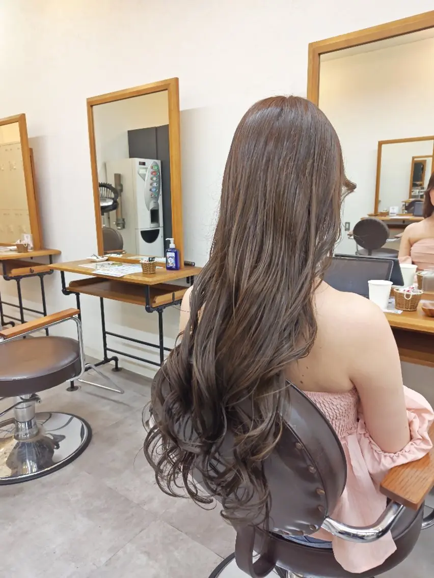 ロング カラー 透明感カラー グレージュ アイスグレージュ 澤田 あきのヘアスタイル