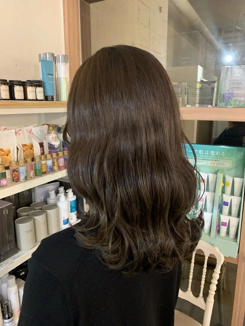 セミロング アッシュ アッシュブラウン 福永 ちひろのヘアスタイル
