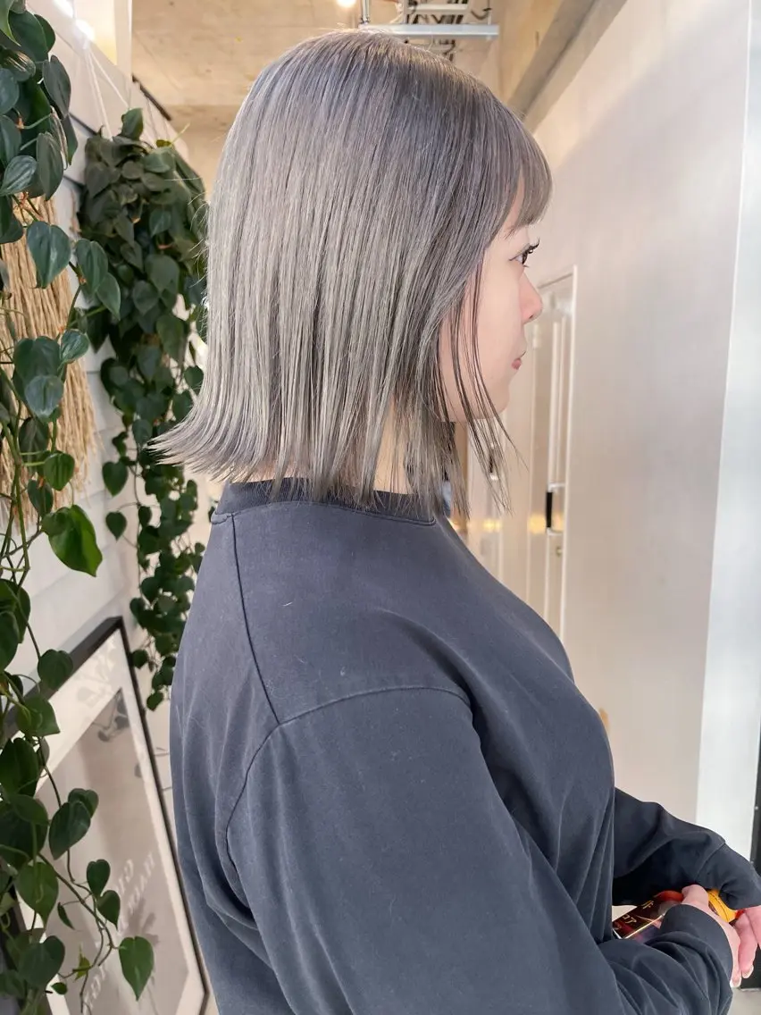 ミディアム カラー ブリーチ グレージュ ヘアカラー トリートメント AiM 大名　似合わせカットのヘアスタイル