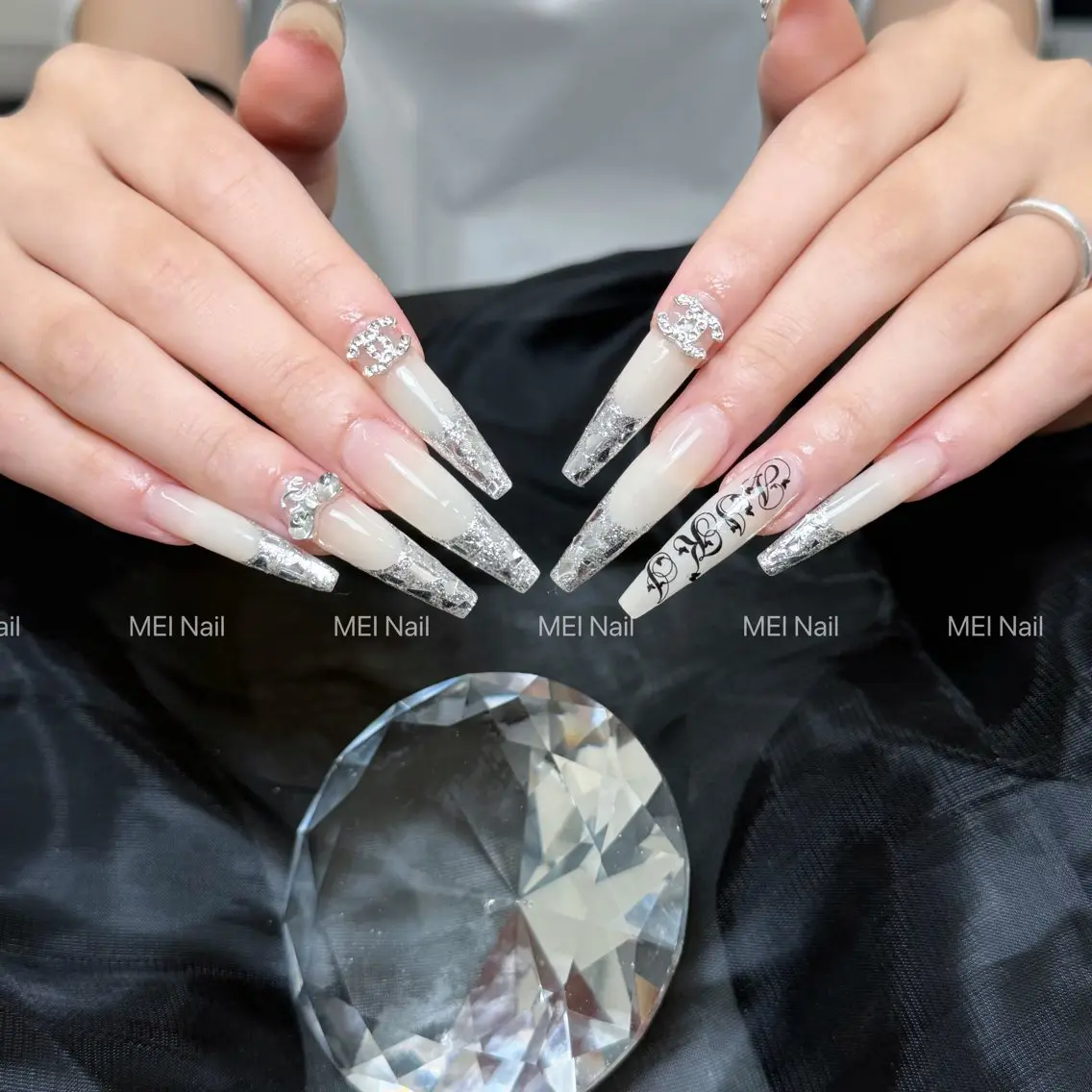 ネイル フレンチネイル キラキラネイル 韓国ネイル シンプルネイル ワンホンネイル ハンドネイル MEI Nailのネイルデザイン