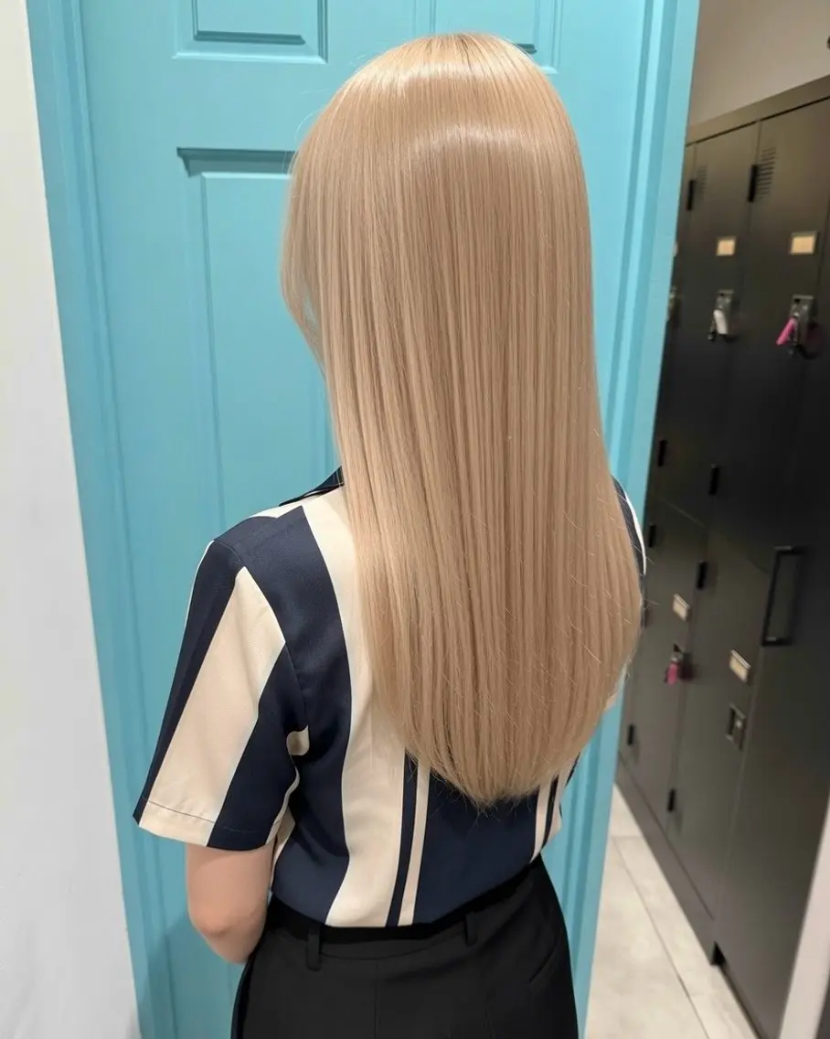 ロング カラー ヘアアレンジ ベージュカラー ミルクティーベージュ 髪質改善 縮毛矯正 ヘアカラー ハイトーン特化🤍 浦住のヘアスタイル