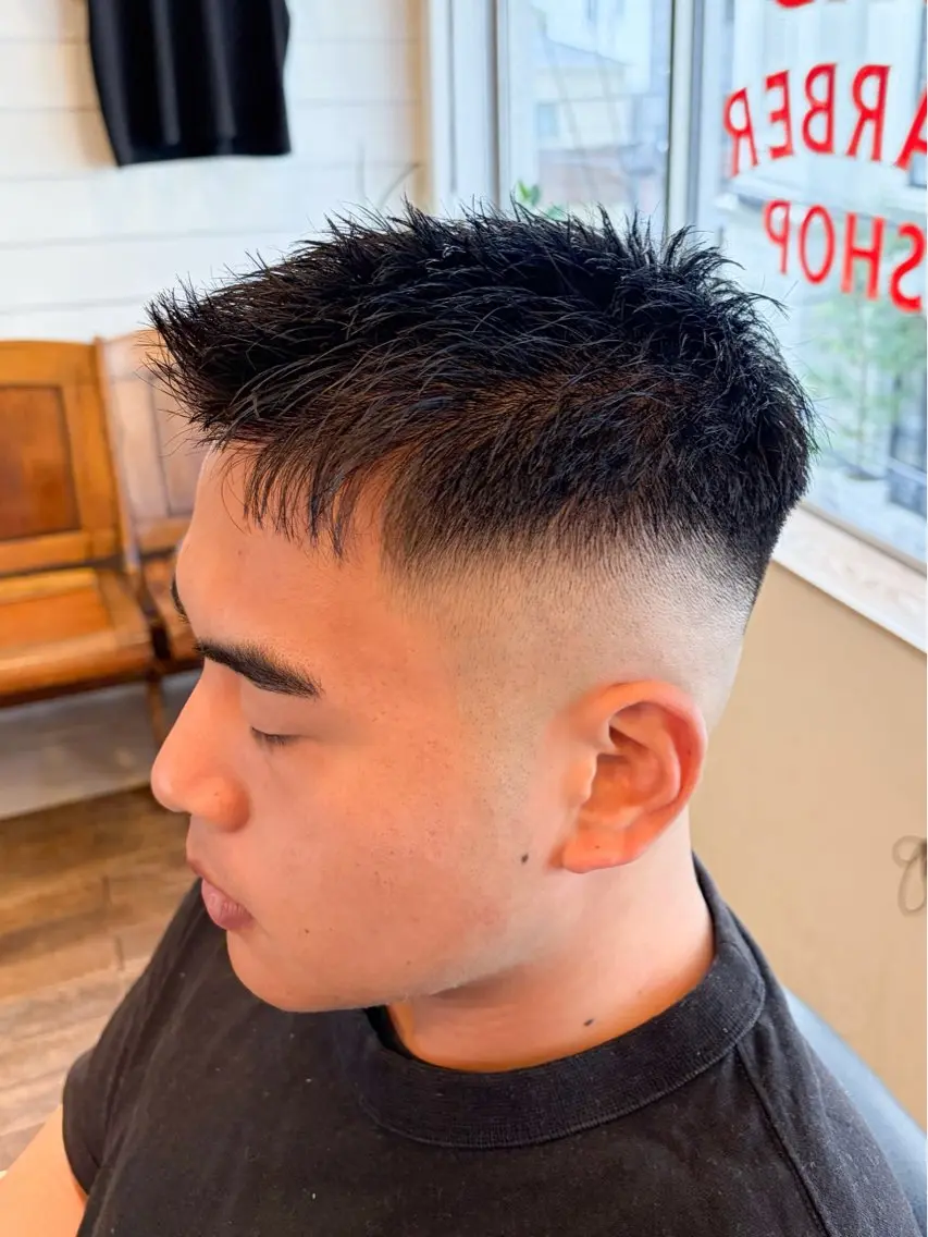 ショート メンズ アップバング フェードカット スキンフェード カット 三宮メンズカット ヨシイッキのヘアスタイル