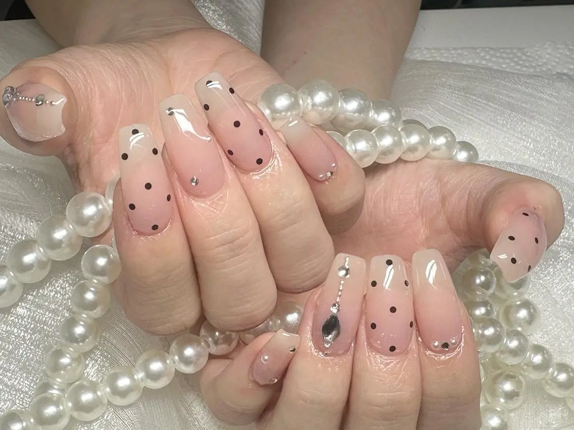 ネイル オーロラネイル 長さ出し フレンチネイル ガーリー キラキラネイル ハンドネイル Lucky nail salonのネイルデザイン