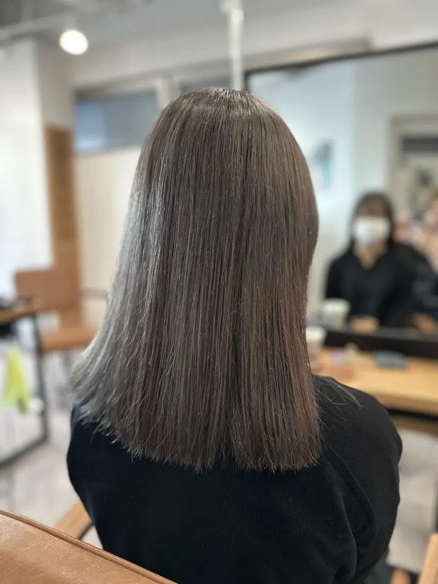 セミロング カラー シルバー ヘアカラー トリートメント 特殊カラー特化 ✂️SHIAN フジのヘアスタイル