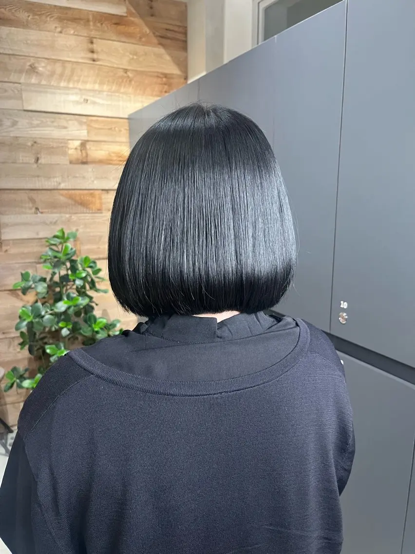 ミディアム カラー 黒髪 ブルーカラー ブルーブラック 志賀 楓のヘアスタイル
