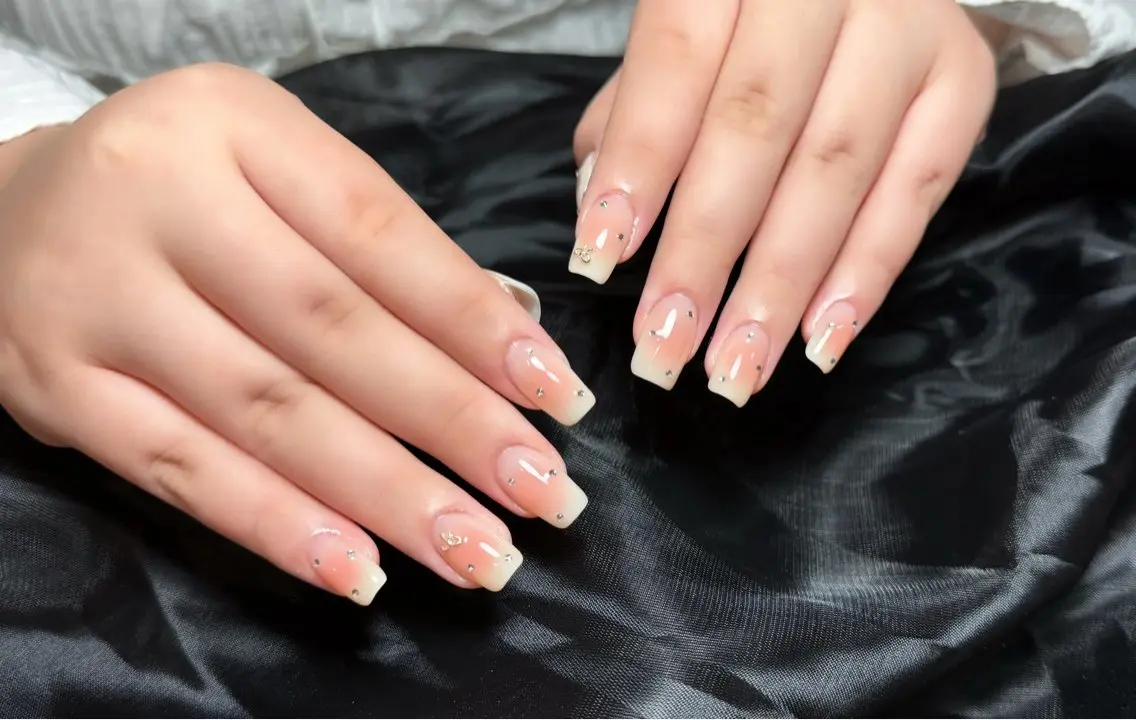 ネイル チークネイル 長さ出し フレンチネイル ジェルネイル 韓国ネイル ハンドネイル Lucky Nail Salon❷のネイルデザイン