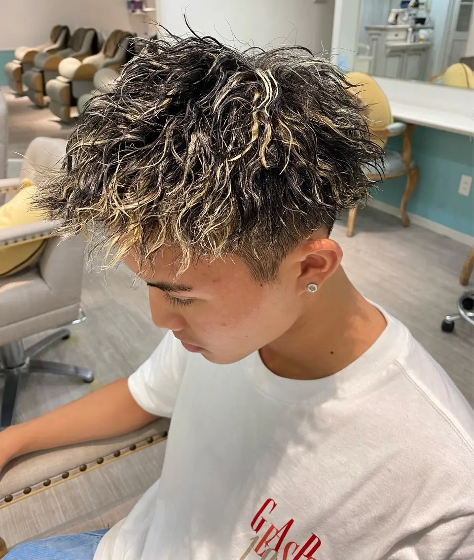 カラー パーマ メンズ アップバング メンズメッシュ メッシュ 【メンズ専門】 髙橋琉偉のヘアスタイル
