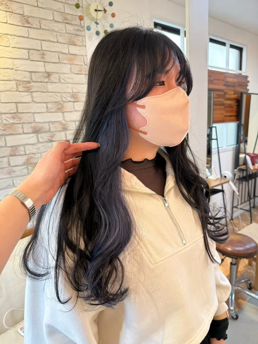 ロング カラー ブルーカラー ネイビーカラー 髪質改善／艶カラー 🫧harunaのヘアスタイル