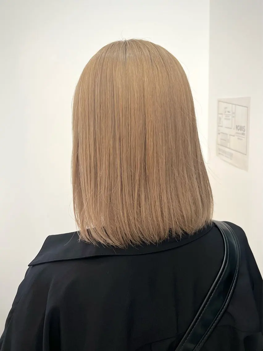 セミロング カラー ブリーチ ブロンド カット ヘアカラー Ami ケアブリーチ/表参道のヘアスタイル