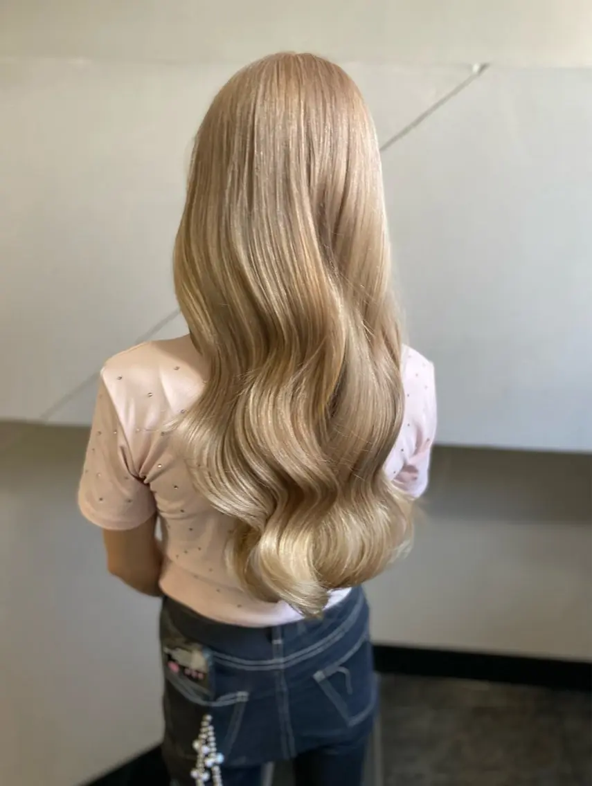 カラー ブリーチ ブロンド ヘアカラー 黒木 千晴のヘアスタイル
