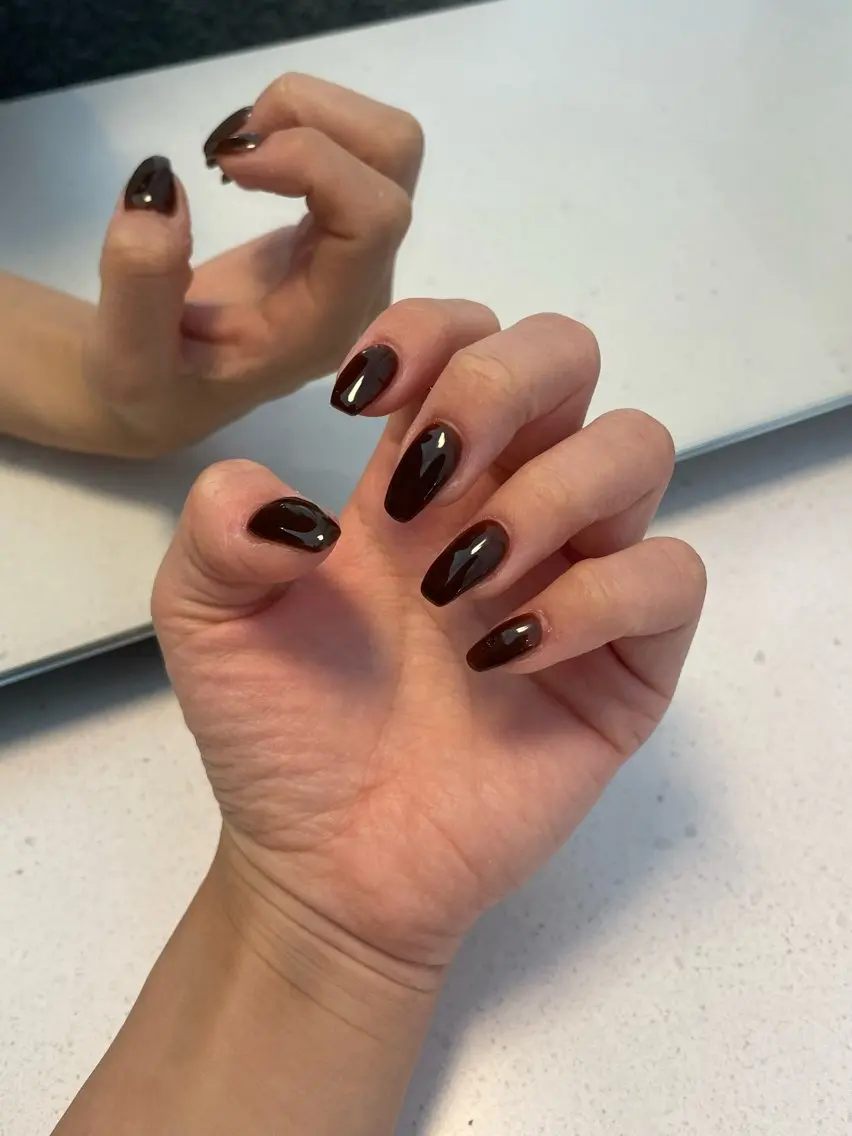 ネイル ブラウン ハンドネイル eyelash& nailsalonMのネイルデザイン