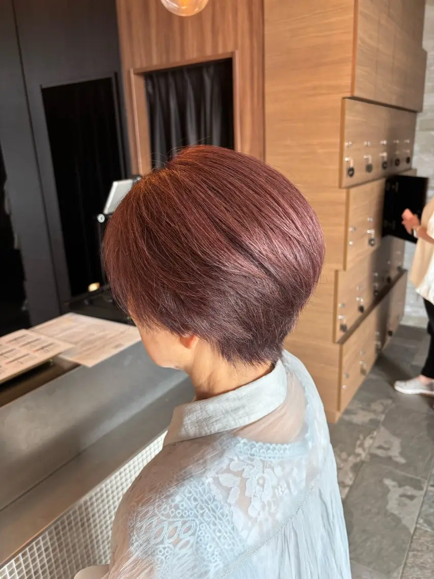 ショート 卒業式のヘアスタイル ハイライト ショートカット │ 白髪ぼかし│ゆうまのヘアスタイル
