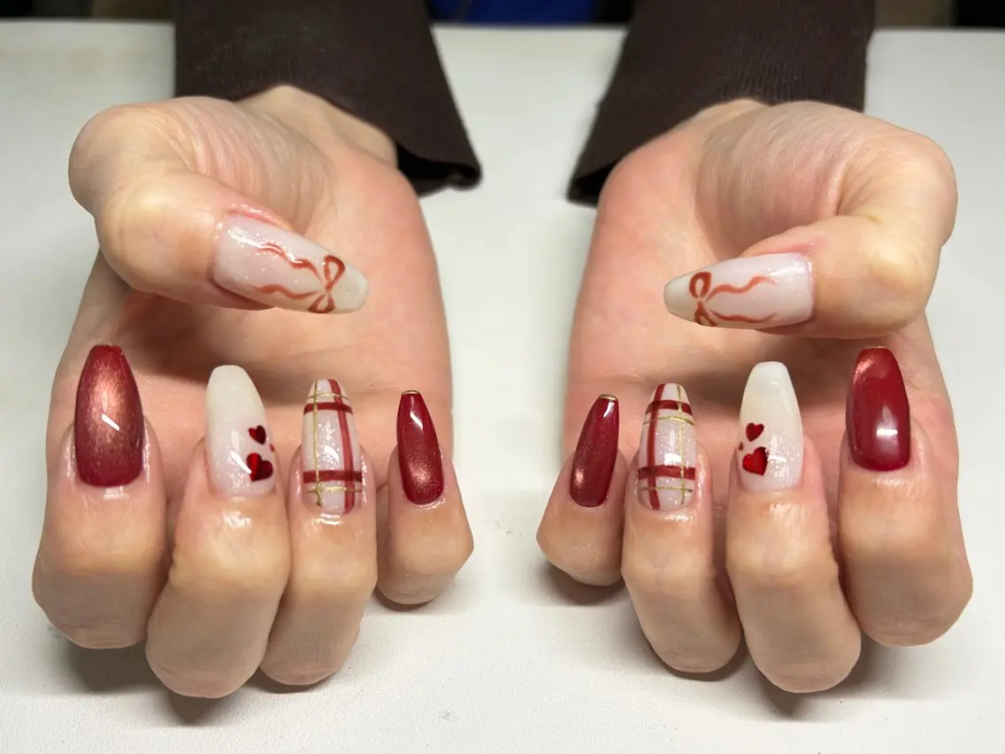 ネイル マグネットネイル 冬ネイル クリスマス ハンドネイル nayu nailのネイルデザイン