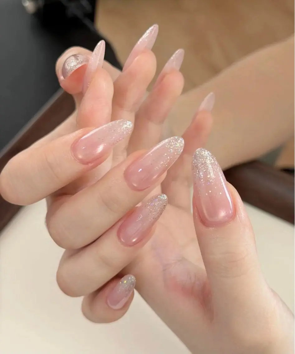 ネイル フラワーネイル フレンチネイル ガーリー キラキラネイル 韓国ネイル ハンドネイル ハンドケア Anna Melia Nailのネイルデザイン