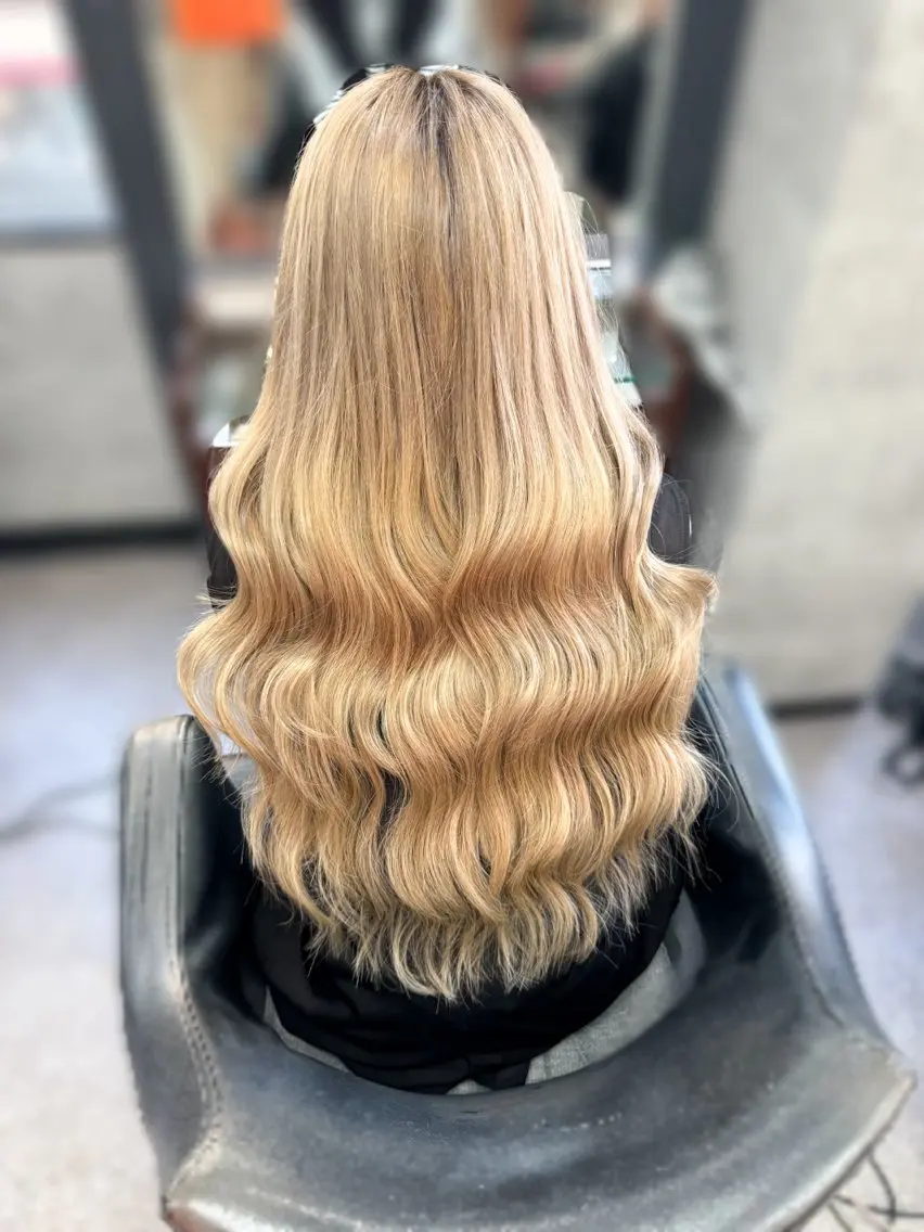 ロング カラー カット ヘアカラー トリートメント エクステ ハイトーンエクステ 🎩カズキ🎩のヘアスタイル