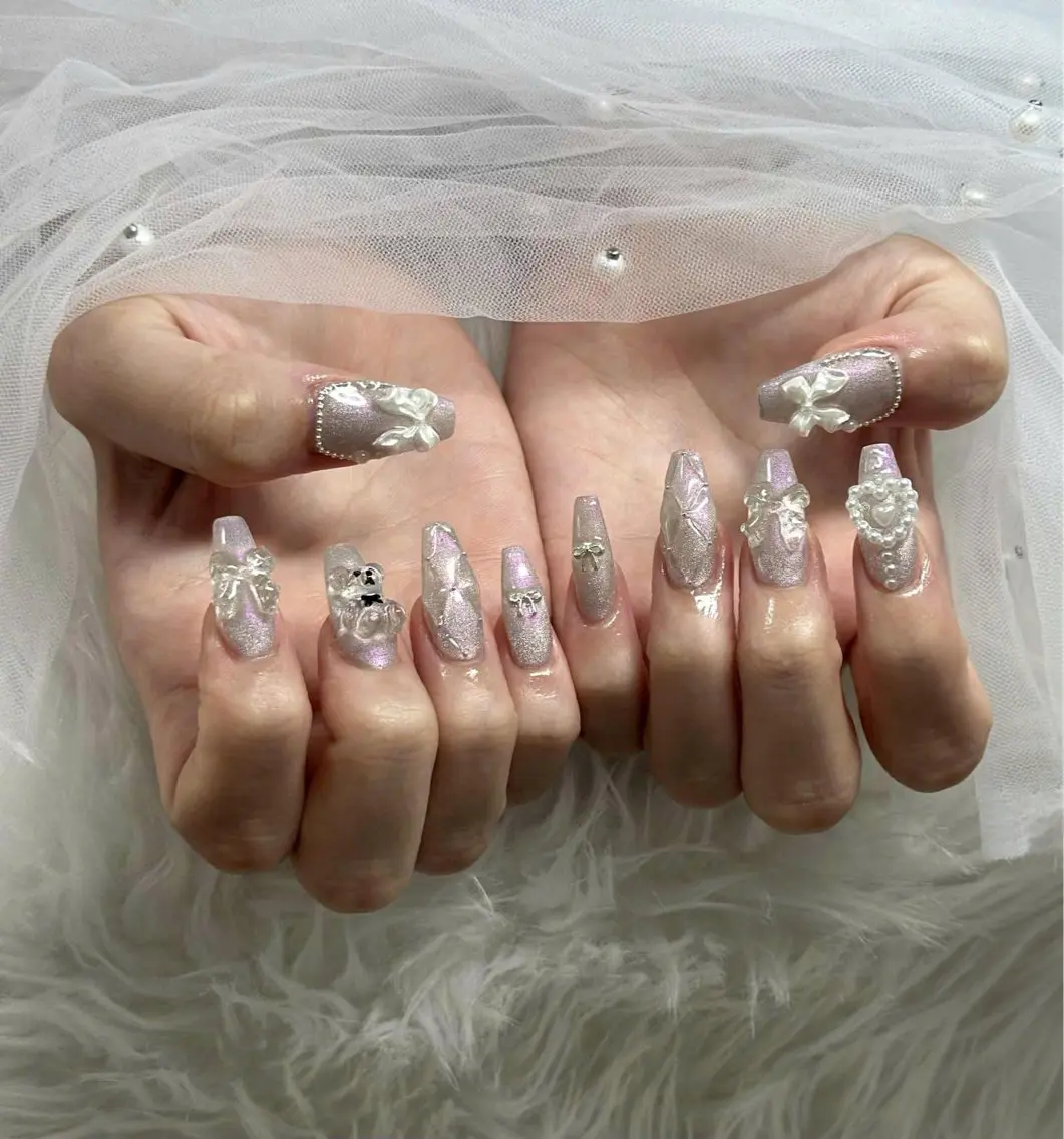 ネイル オーロラネイル フレンチネイル ジェルネイル ハロウィン キラキラネイル H.baby Nail Salonのネイルデザイン