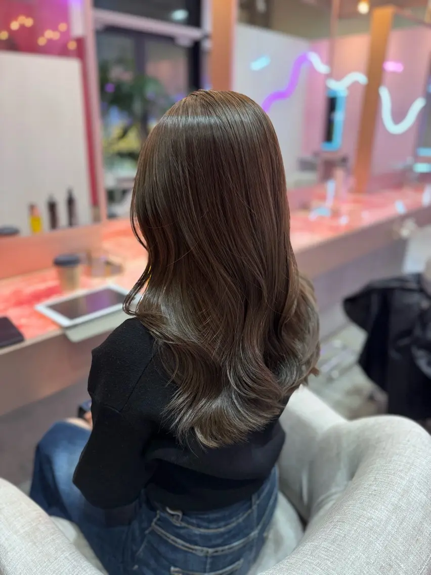 ミディアム 艶カラー✨レイヤー 𝐚𝐲𝐚𝐤𝐚のヘアスタイル