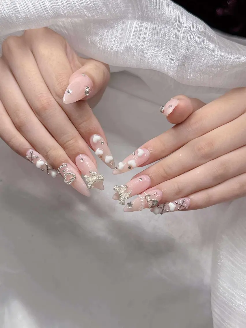 ネイル 長さ出し グラデーション 卒業式 キラキラネイル マグネットネイル ハンドネイル Lee Nailsのネイルデザイン