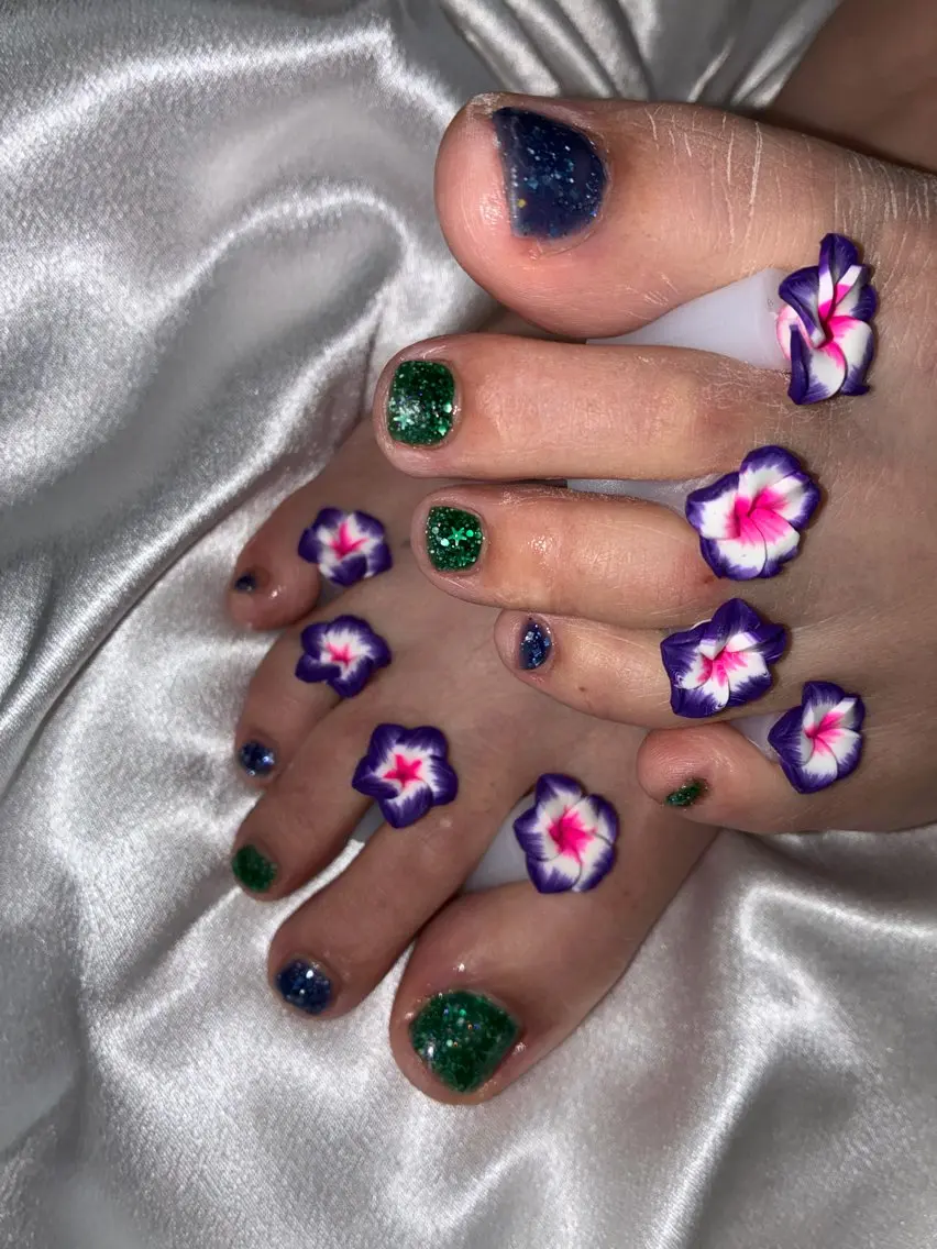 ショート フットネイル YOKOSUKA NAILS💅🩶のネイルデザイン