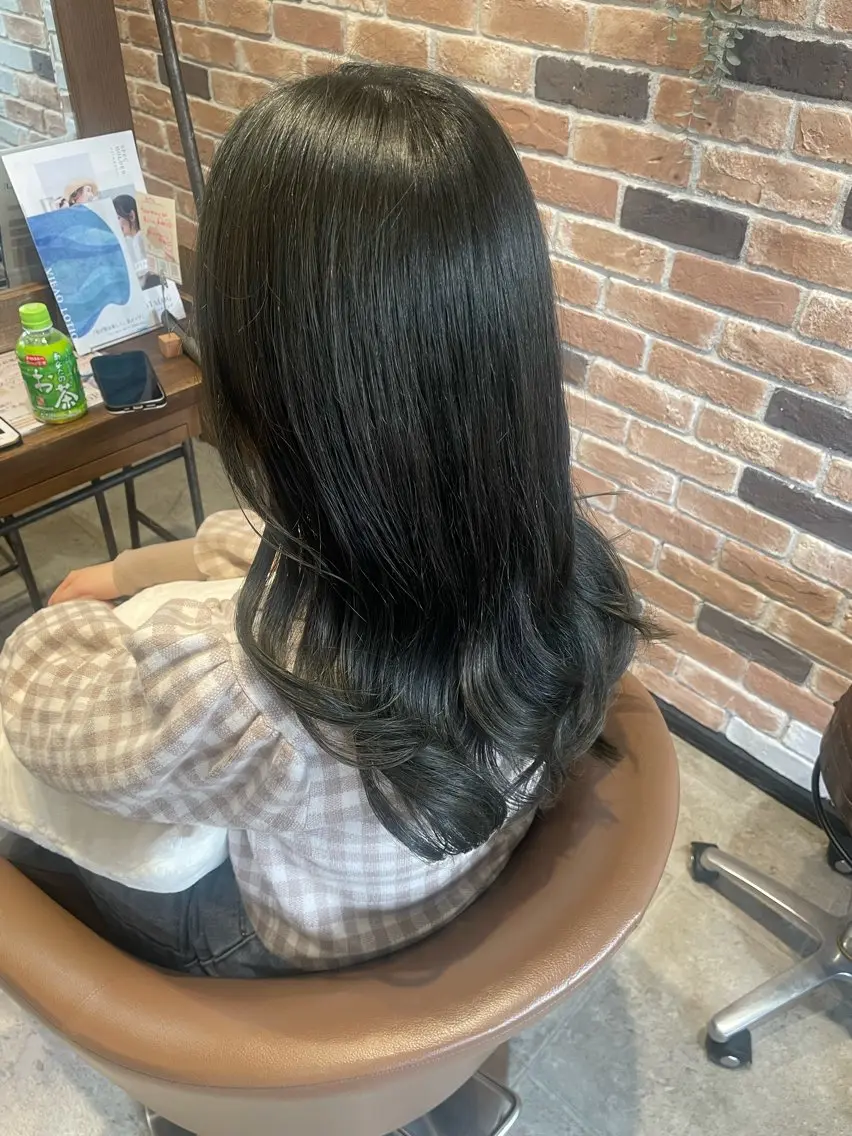 カラー ブラウンカラー オリーブブラウン ヘアカラー 和田 真依のヘアスタイル