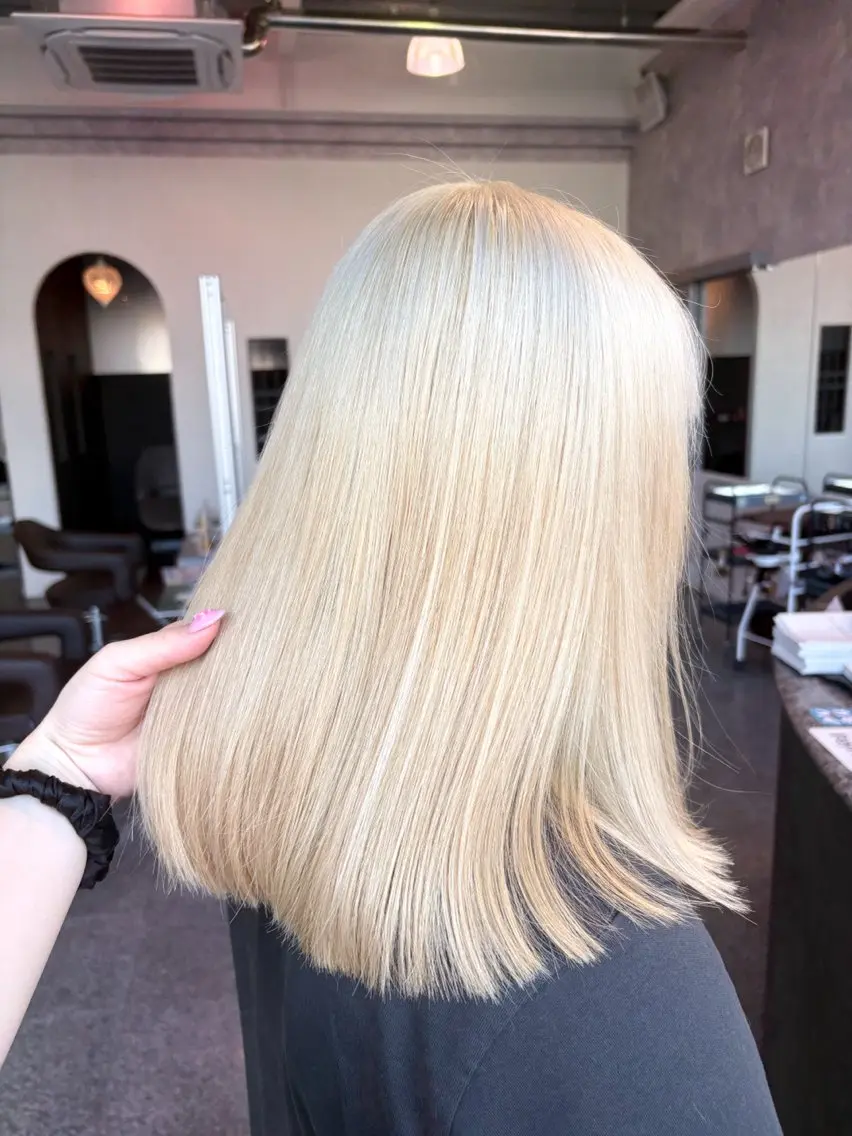 ミディアム カラー ブリーチ ブロンド ヘアカラー トリートメント ハイトーン/ブリーチ 🤍足立里湖のヘアスタイル