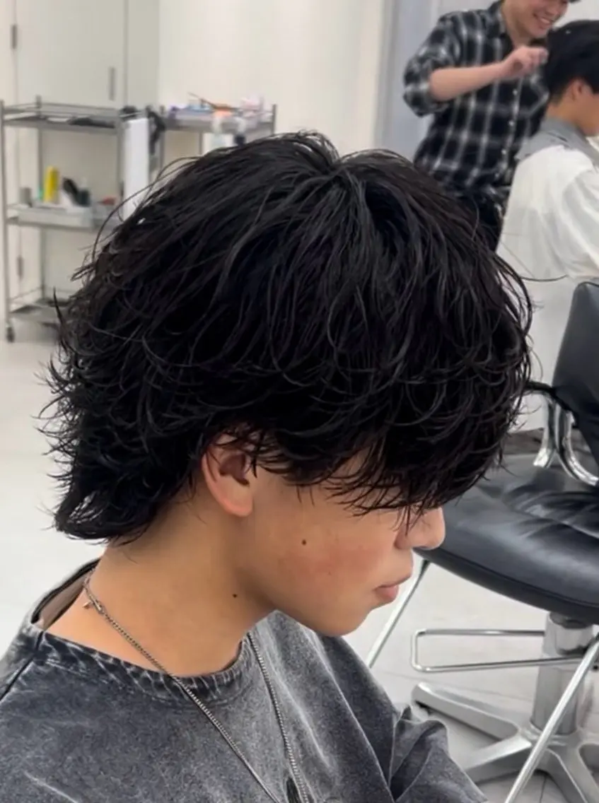 カラー パーマ メンズ メンズパーマ メンズウルフカット ウルフカット 佐々木 輝のヘアスタイル