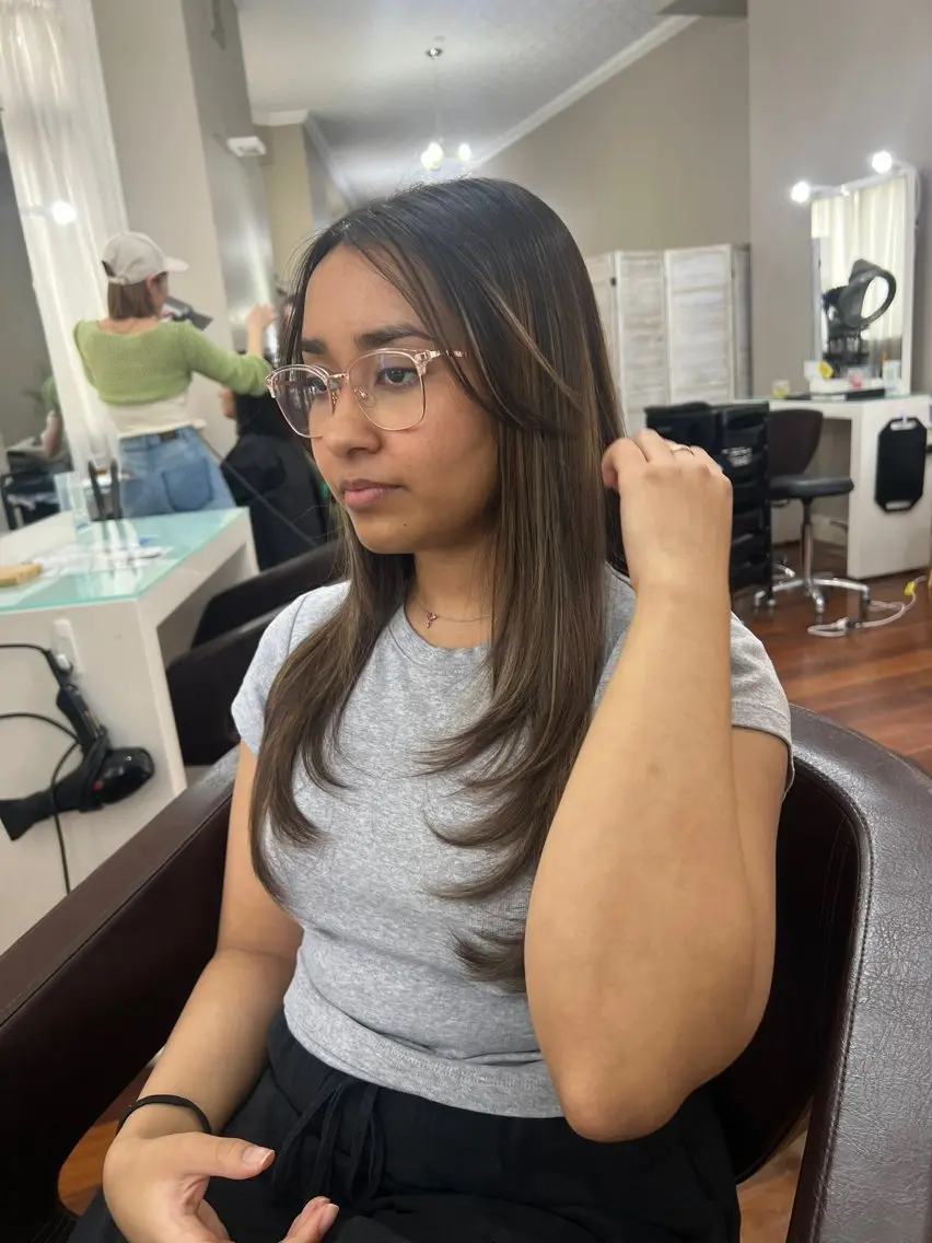 ロング カラー ロングレイヤー ハイライトカラー 外国人風カラー ハッシュカット ハイレイヤー カット ヘアカラー トリートメント 海外ヘア／レイヤー カットNatsuのヘアスタイル