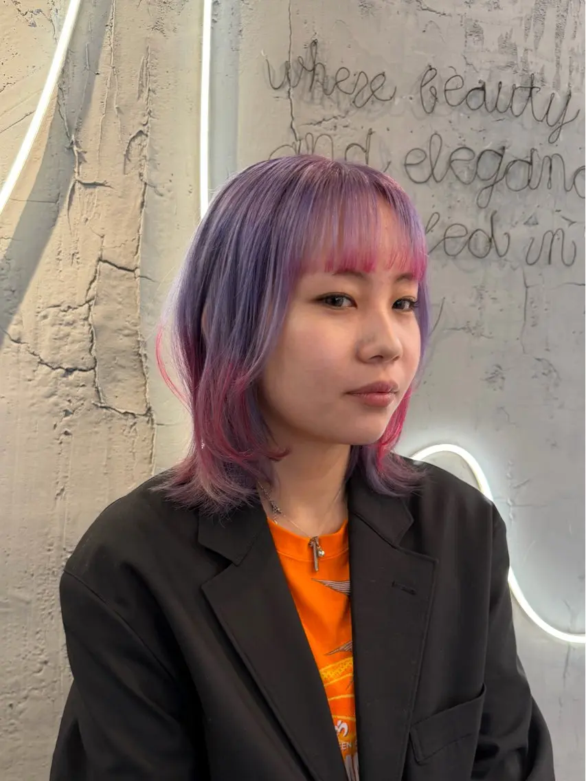 ショート カラー 透明感カラー デザインカラー ラベンダーカラー レッドカラー カット ヘアカラー トリートメント いぐちしょうた🫧 VISAGEbaskのヘアスタイル