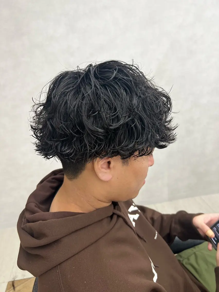 ショート パーマ メンズ センターパート カルマパーマ マッシュウルフ マッシュ メンズパーマ カット ヘアカラー パーマ トリートメント ヘアセット 🏅メンズ特化 ヤマクラ タイキのヘアスタイル