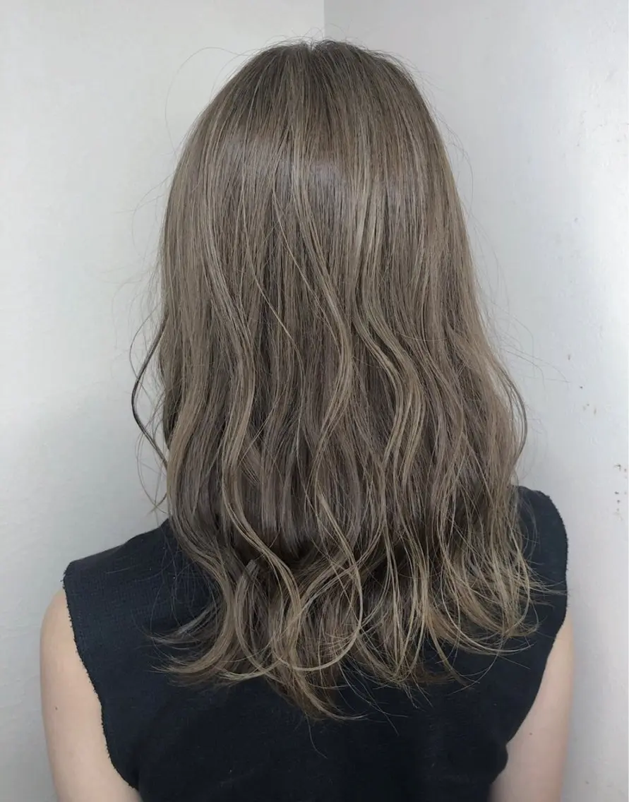 セミロング カラー カット ヘアカラー 山神 あんじのヘアスタイル