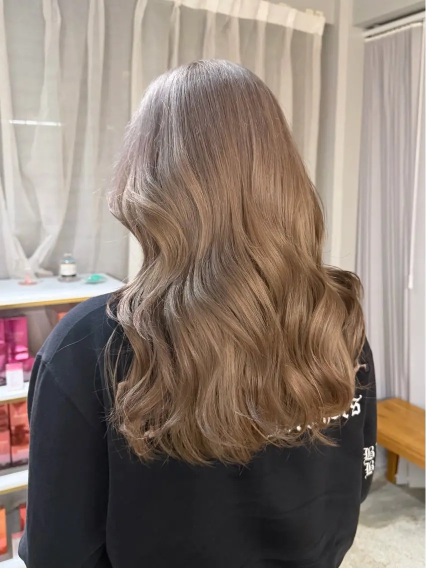 ロング カラー ベージュカラー ブリーチ ケアブリーチ 透明感カラー ハイトーンカラー cipre 萌乃のヘアスタイル