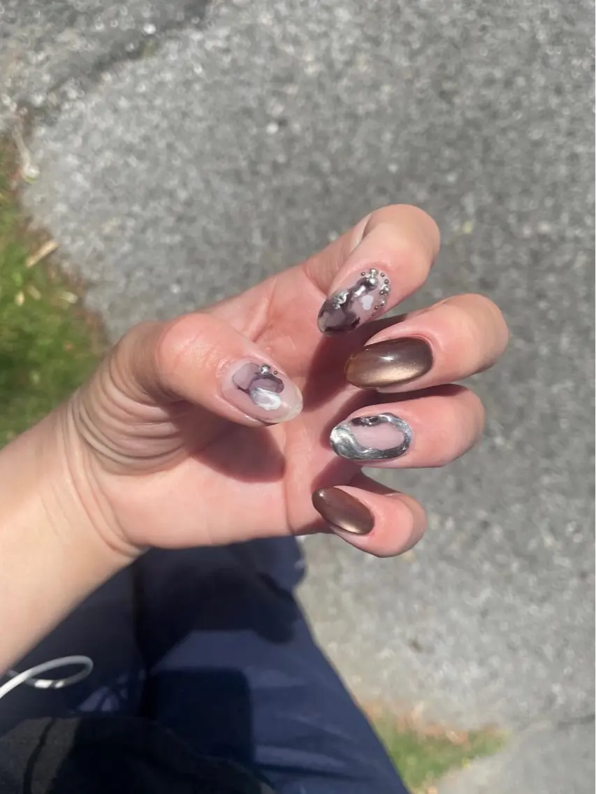 ネイル マグネットネイル ニュアンスネイル シルバー RISA joie nailのネイルデザイン