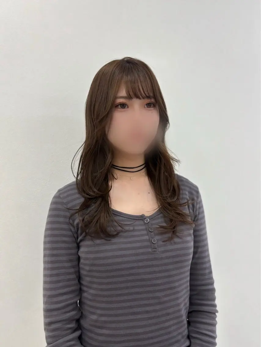 セミロング カラー 抜け感レイヤー︴ ニュアンスカラーのヘアスタイル