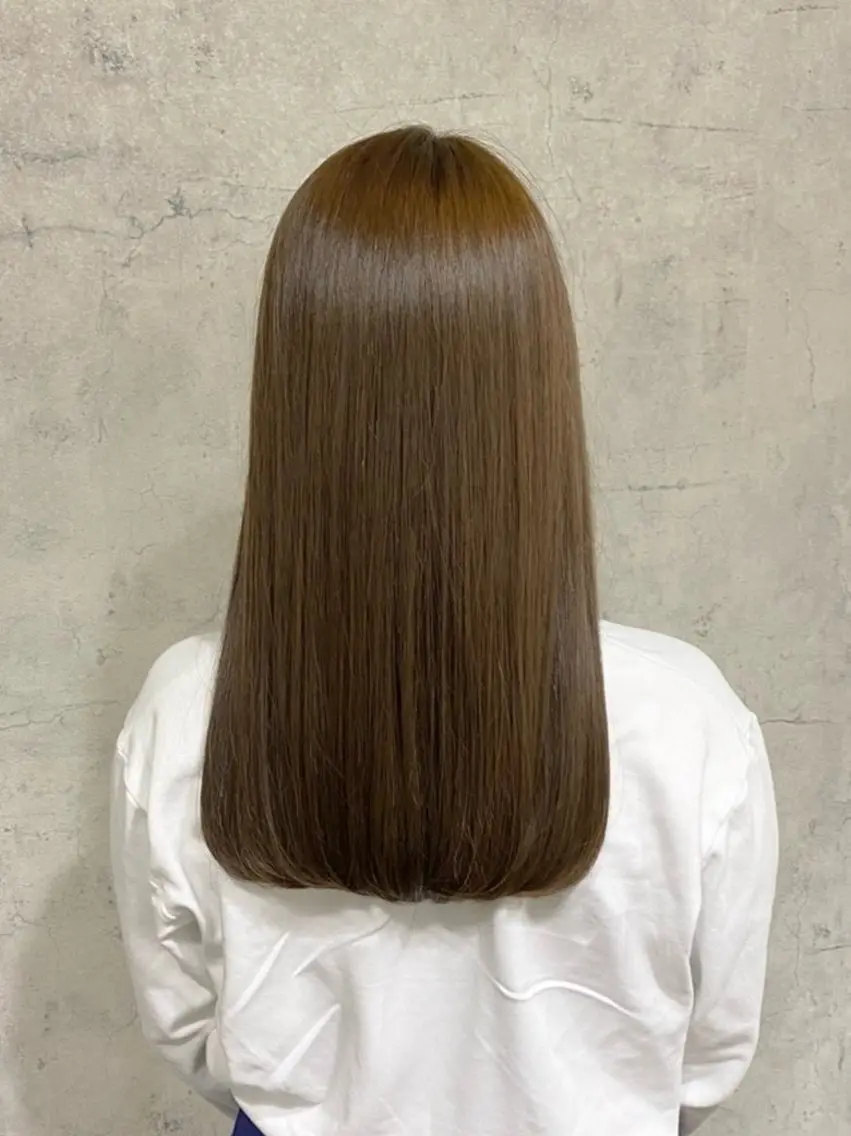 カラー Y. Kizawaのヘアスタイル