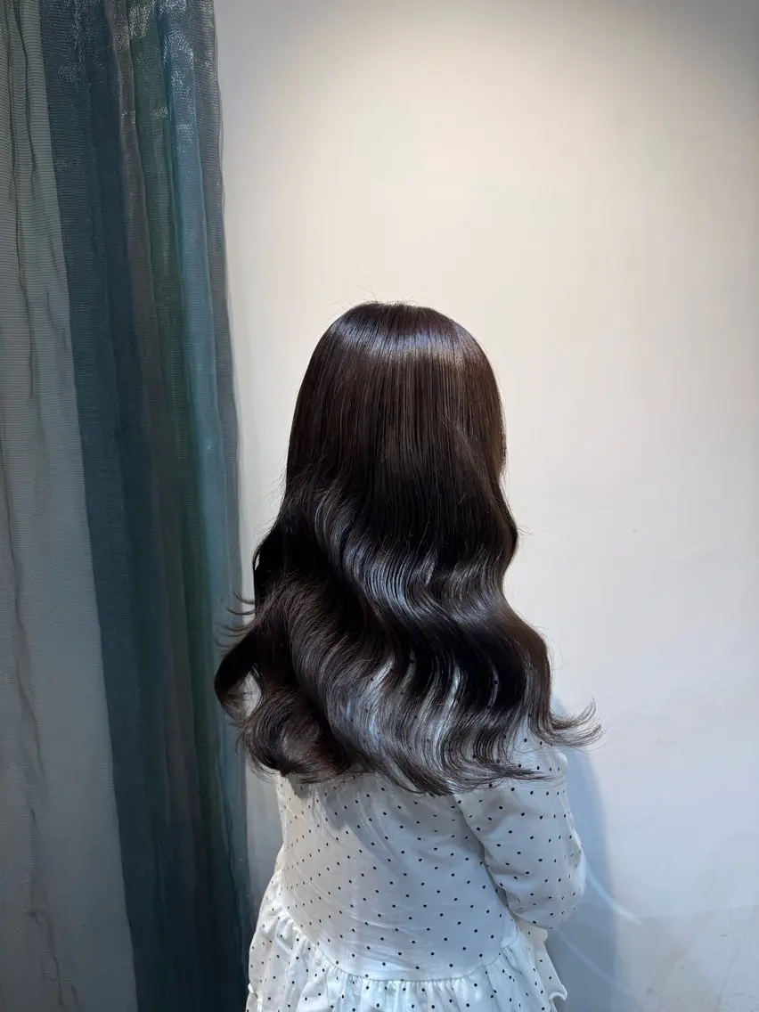 ロング カラー 志柿 虹花のヘアスタイル