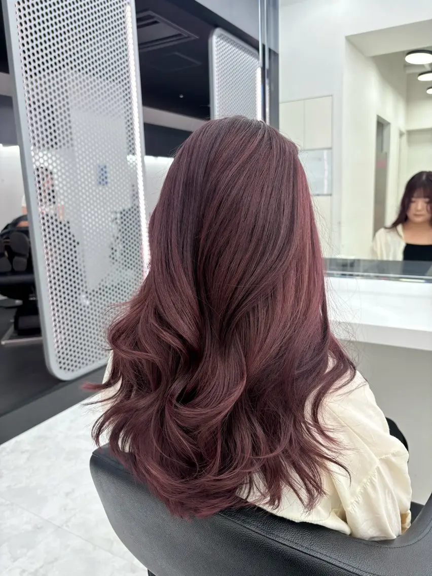 ロング カラー 抜け感レイヤー︴ ニュアンスカラーのヘアスタイル