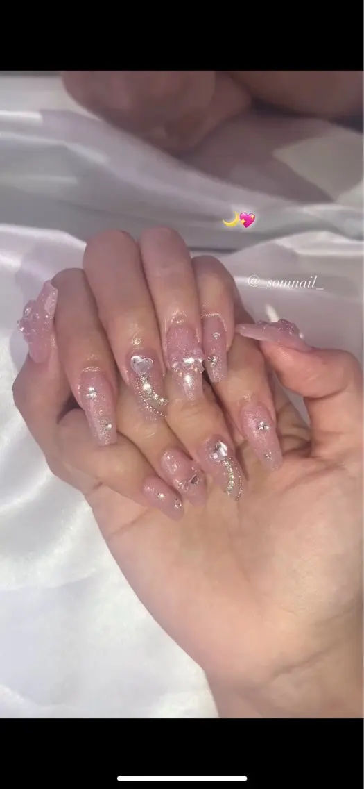 ネイル ジェルネイル キラキラネイル 韓国ネイル リボン ストーンネイル SOM NAILのネイルデザイン