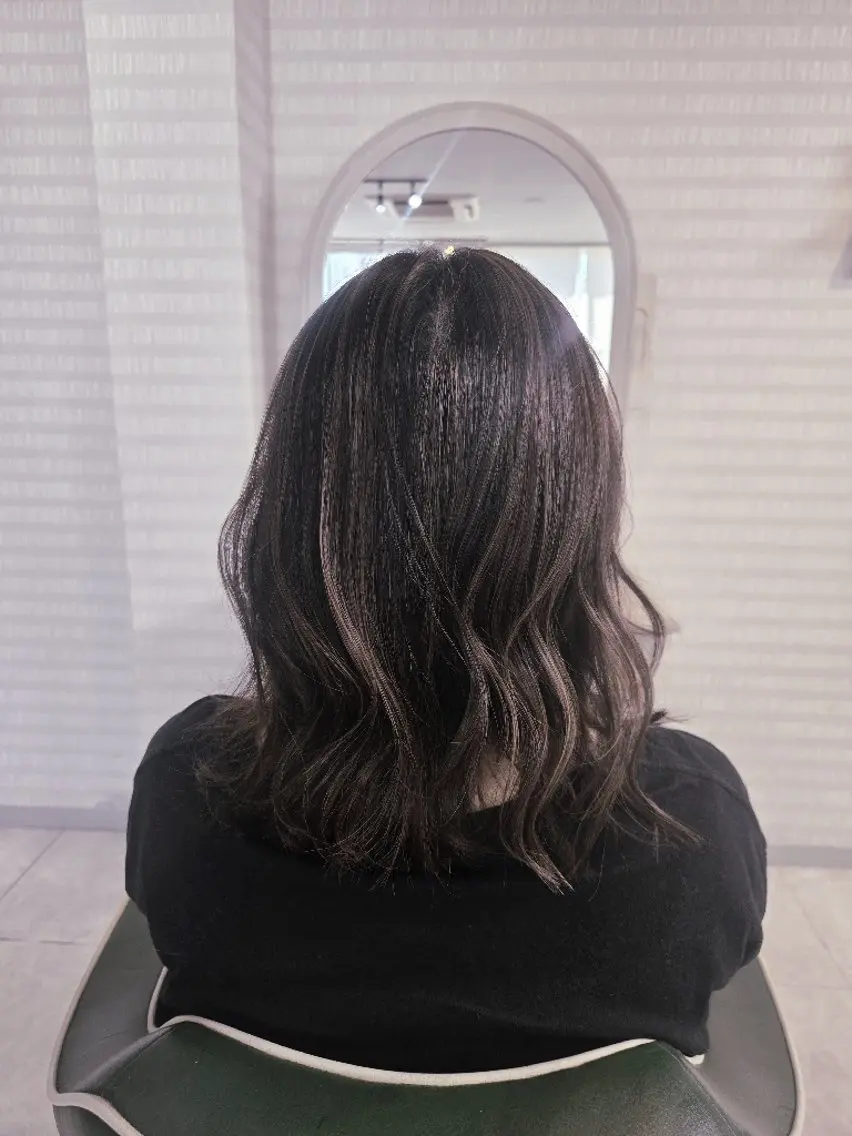 セミロング カット ヘアカラー ハイライトならお任せ 福田 将太のヘアスタイル