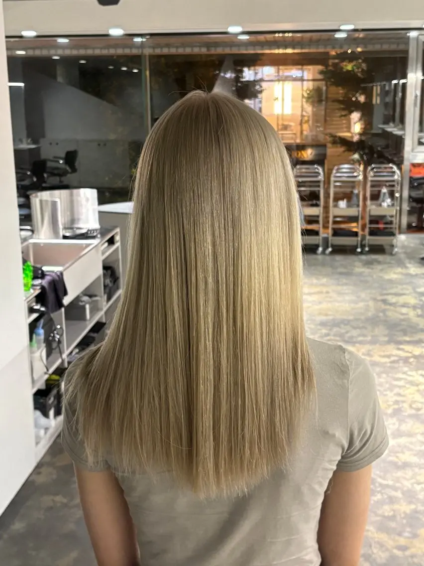 ロング カラー ヘアカラー sho 【ハイトーンカラー】のヘアスタイル