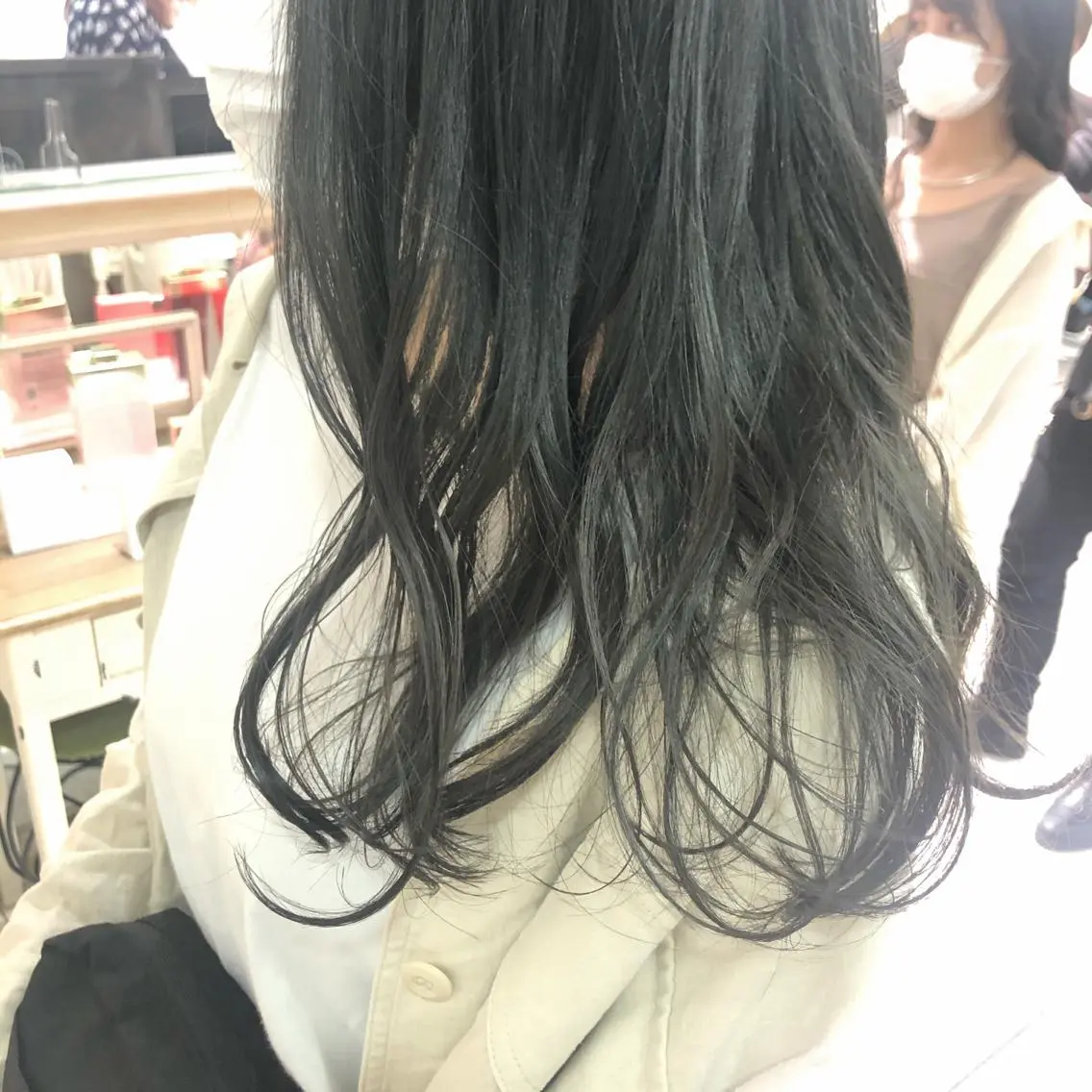 ロング カラー TRENCH 相澤 果歩のヘアスタイル