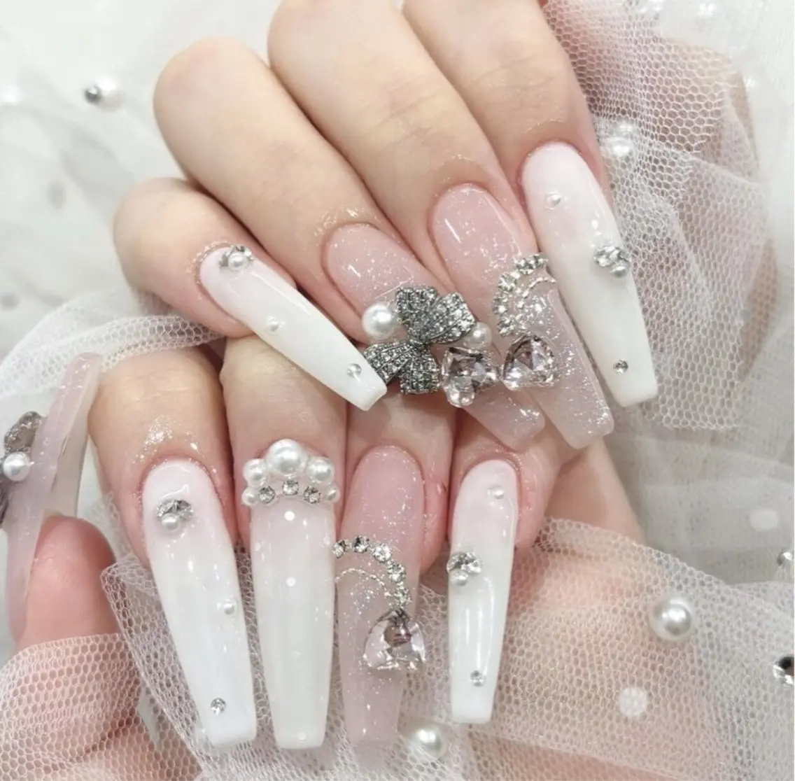 ネイル アートネイル 長さ出し ジェルネイル 韓国ネイル マグネットネイル ハンドネイル Cloudy Chan Nailのネイルデザイン