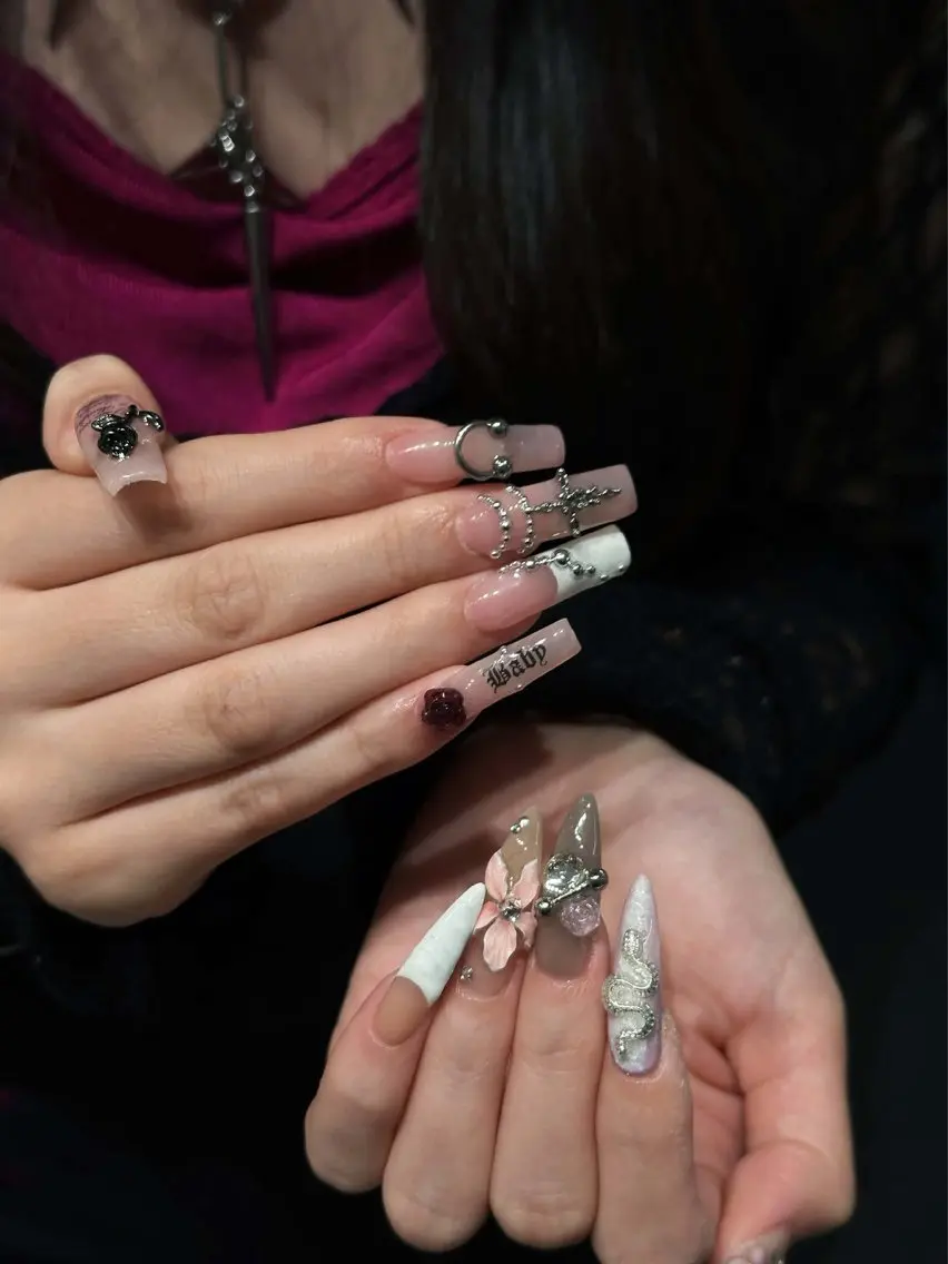 ネイル チークネイル ドット フレンチネイル グラデーション ハート ハンドネイル ハンドケア Eli Muse 新宿ネイルのネイルデザイン