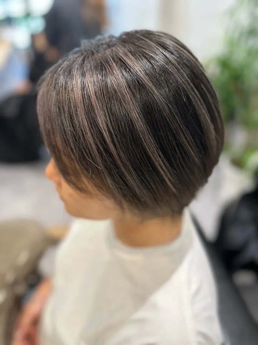 ショート カラー ハイライトカラー ハイライト アダチ コウスケのヘアスタイル