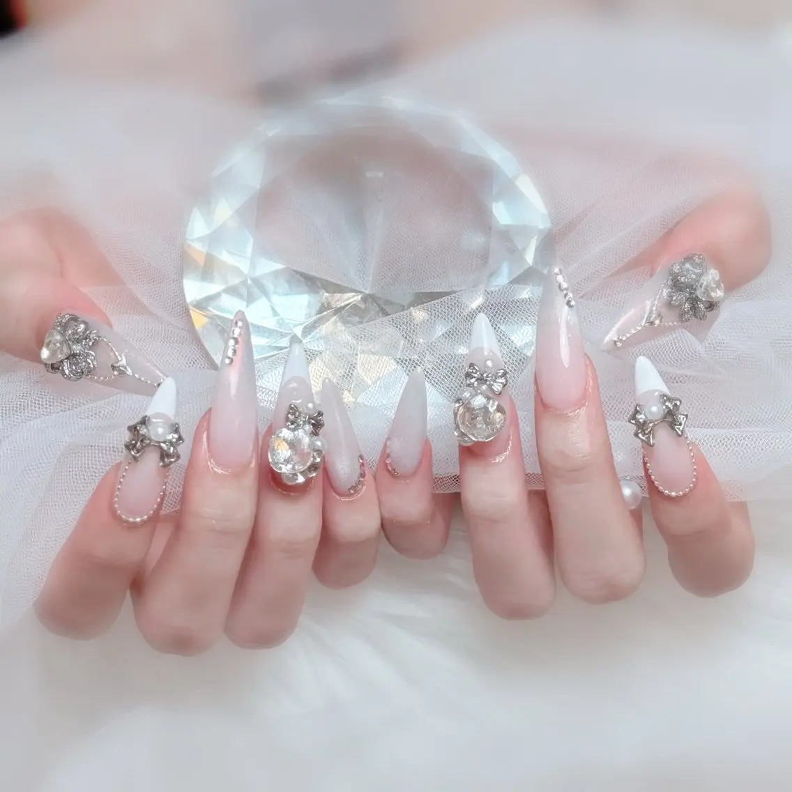 ネイル チークネイル ドット フットネイル フレンチネイル グラデーション ハンドネイル ハンドケア Nihonthy Nail 新宿のネイルデザイン