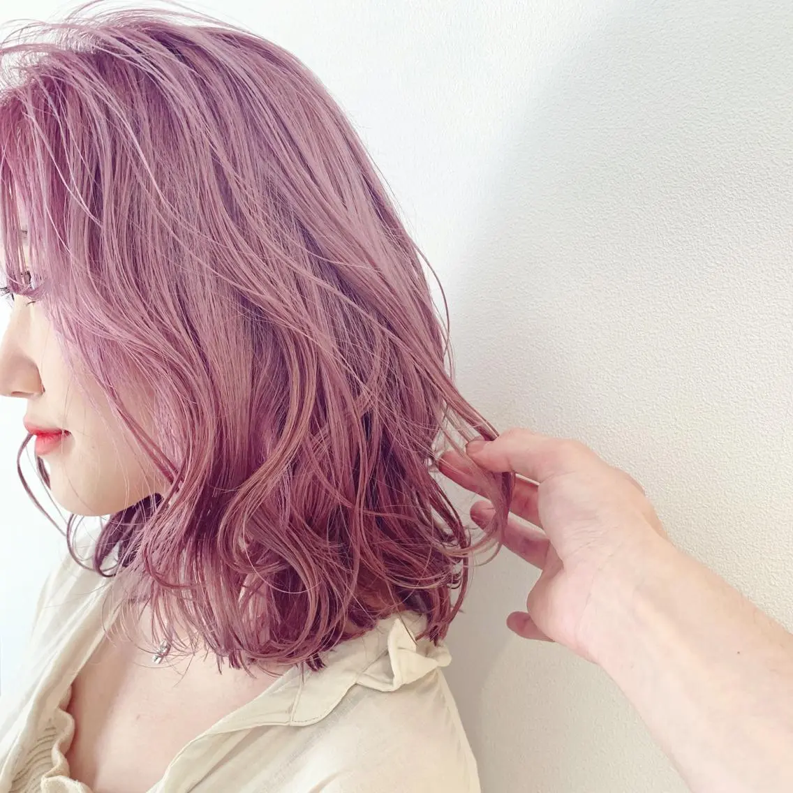 ミディアム カラー ブリーチ ヤマグチ リョウのヘアスタイル